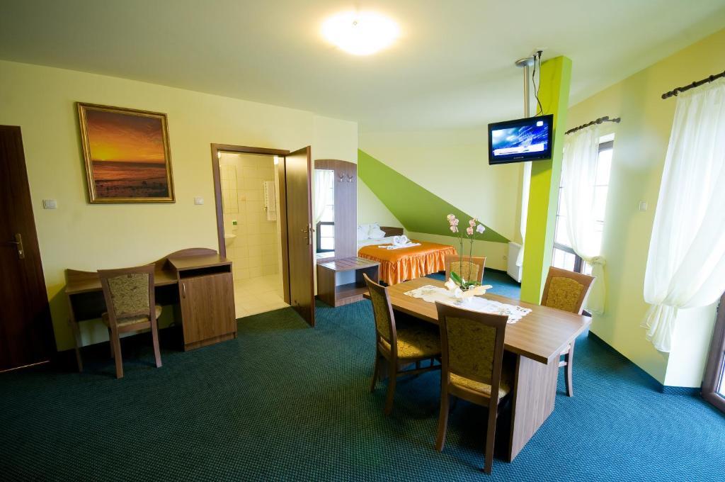 Hotel Gosciniec Horyzont Zemborzyce Tereszyńskie Zimmer foto