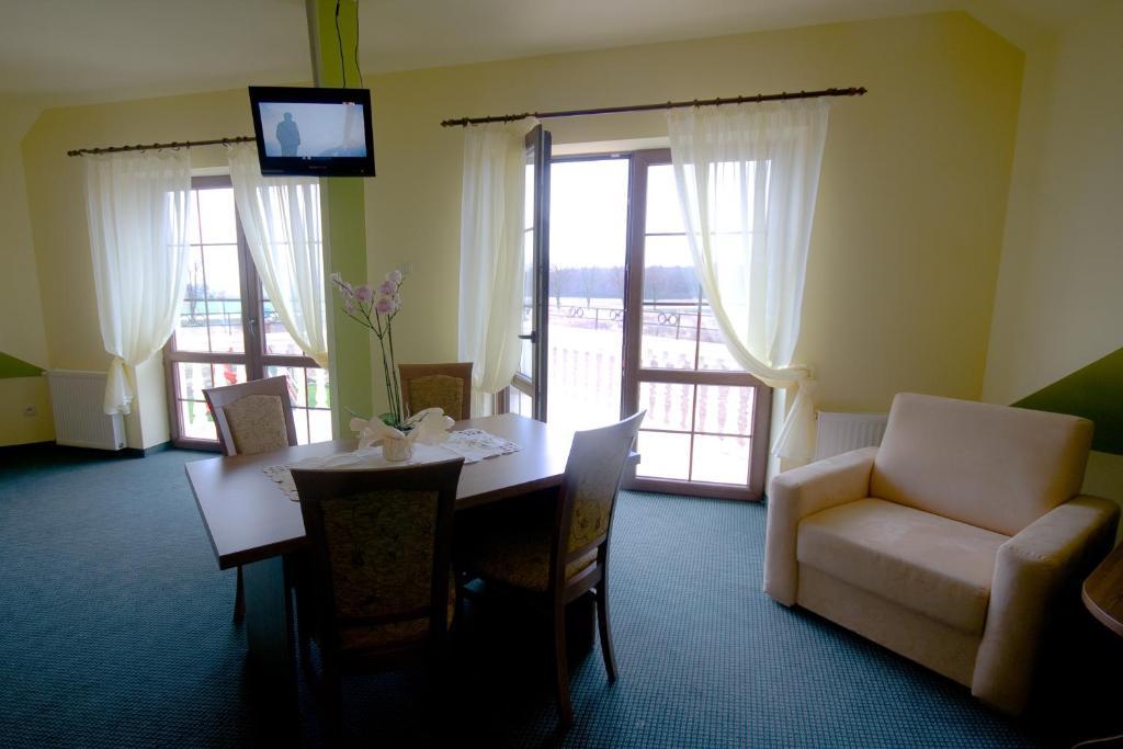 Hotel Gosciniec Horyzont Zemborzyce Tereszyńskie Zimmer foto